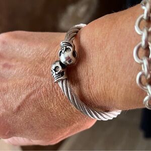 💀🖤EUC-STAINLESS STEEL CUTE SKULL BANGLE BRACELET 🖤💀